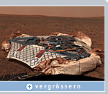 Dieses von Spirit gesendete NASA-Panoramabild könnte bereits die vorgesehene Wegstrecke der Landesonde von der Landestelle bis zum endgültigen Bestimmungsort an den östlich gelegenen Hügeln (Entfernung etwa 3 bis 3,5 km) beschreiben. Dank solcher Bilder, die nach der Übertragung mithilfe der Viz-Software und NVIDIA-Grafiklösungen in eine Virtual Reality-Umgebung aufgearbeitet werden, können die Wissenschaftler den Weg der Landesonde besser planen. Bild mit freundlicher Genehmigung von NASA/JPL/Cornell.